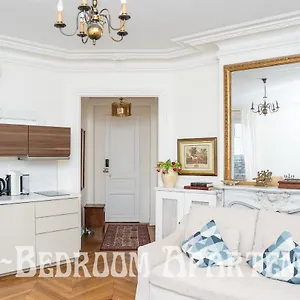 Eiffel Tower View Rose, #2 Bed & Breakfast