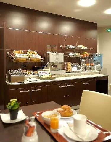 Citadines Republique Paris Aparthotel 3*,